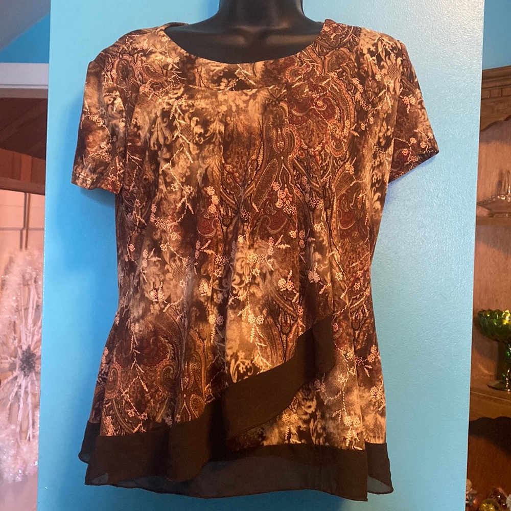 Nueva ladies blouse. Size L